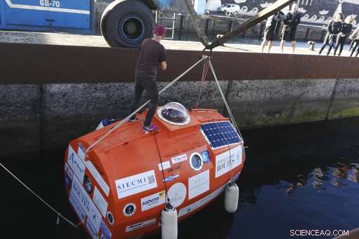 Frenchman Attempts Atlantic Crossing in Homemade Resin Capsule, Relying on Ocean Currents