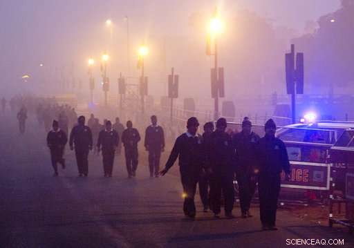 Indian Firefighters Take on New Delhi s Air Pollution Crisis