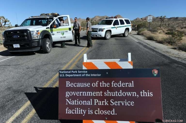 Volunteers Work to Prevent Chaos as U.S. Parks Face Shutdown