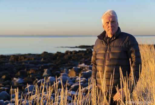 Iceland’s Northern Lights: A Stunning Natural Wonder, but Driving Can Be Hazardous