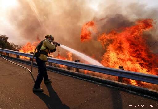 Federal Shutdown Delays Wildfire Training, Hindering Season Readiness