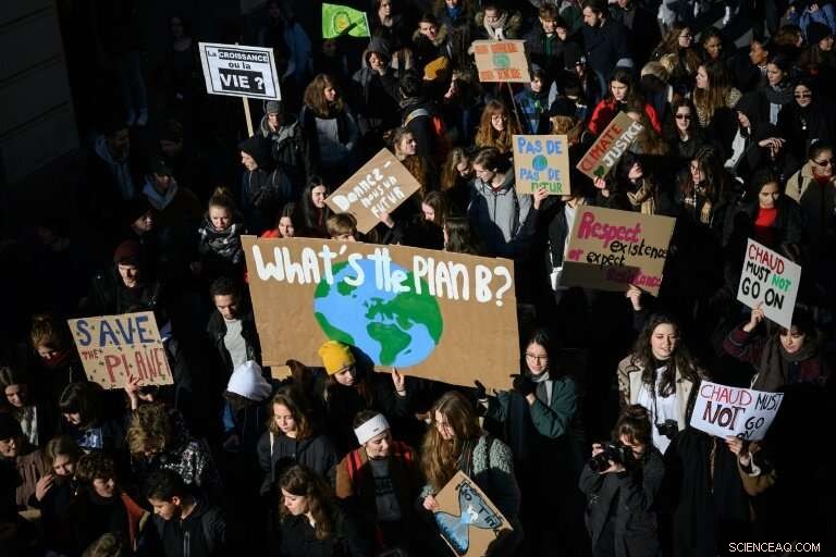 Swiss Students Lead Nationwide Climate March, Skipping School to Demand Action