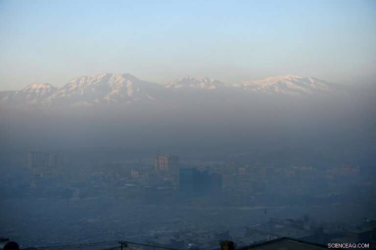 Kabul Suffers Air Quality Crisis as Winter Temperatures Plunge