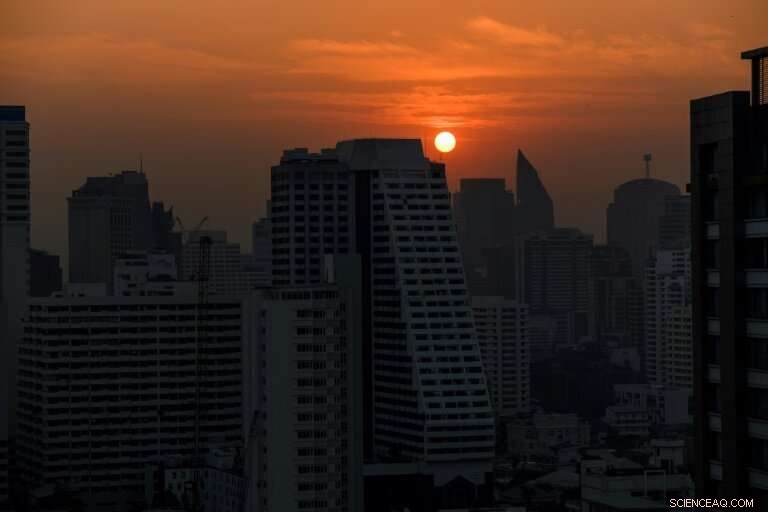 Bangkok Schools Forced to Shut Amid Deadly Smog Crisis