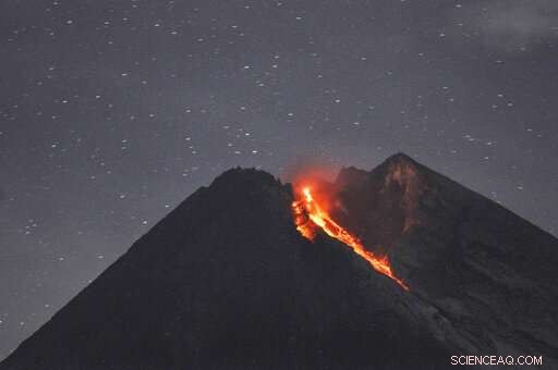 Merapi Volcano Erupts, Sending a 1,400-Meter Lava River Down Yogyakarta Slopes
