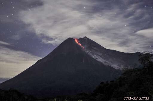 Merapi Volcano Erupts, Sending a 1,400-Meter Lava River Down Yogyakarta Slopes