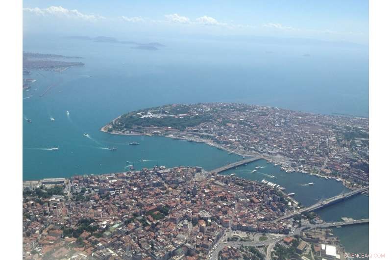 Istanbul 2016 Earthquake: Detailed Slow-Motion Footage