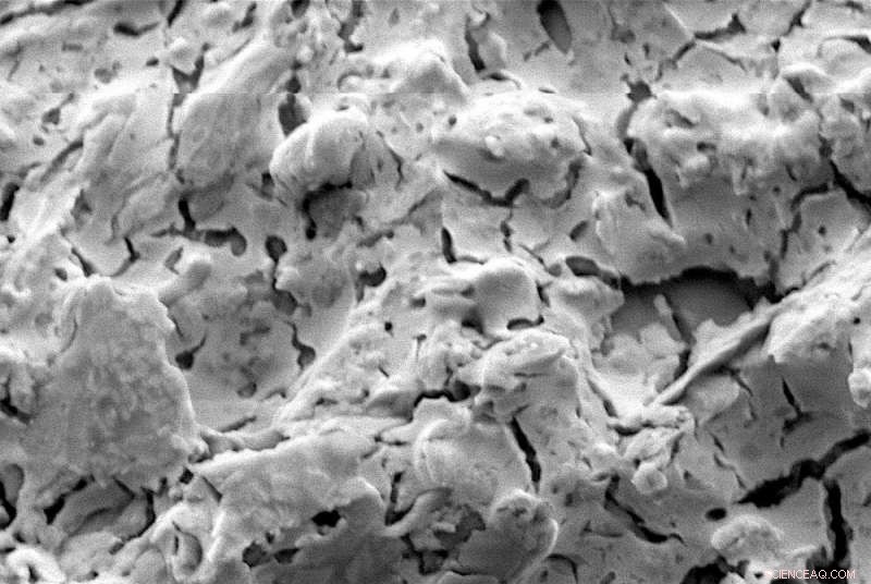 Lab Simulations Reveal How Meteorite Impacts Shape Planetary Surfaces