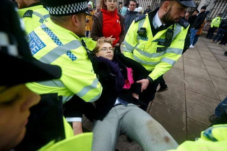 Extinction Rebellion: Activists Urge Realistic Climate Action