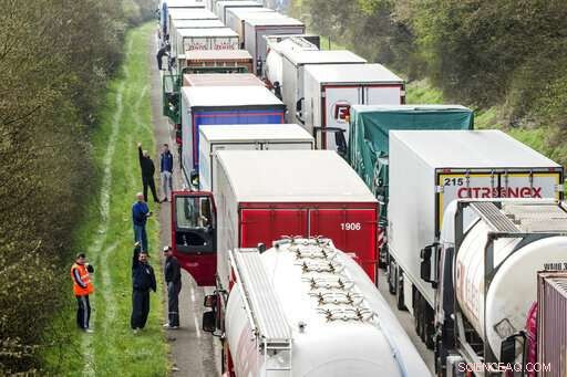 EU Sets First Comprehensive Truck Emission Standards to Cut CO2