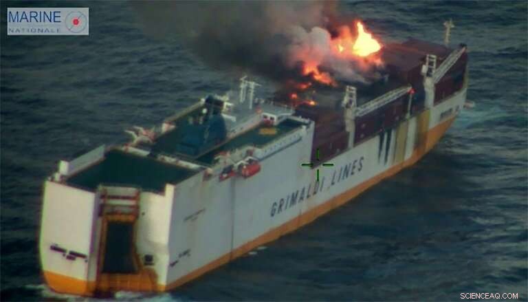 Italian Cargo Vessel Sinks Off French Atlantic Coast Following Fire
