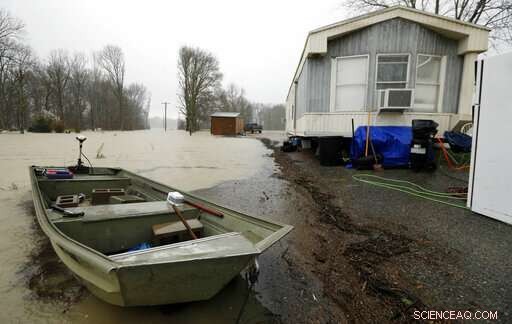 Mississippi Floodwaters Surge After Weeks of Waiting, Threatening Homes and Farmland