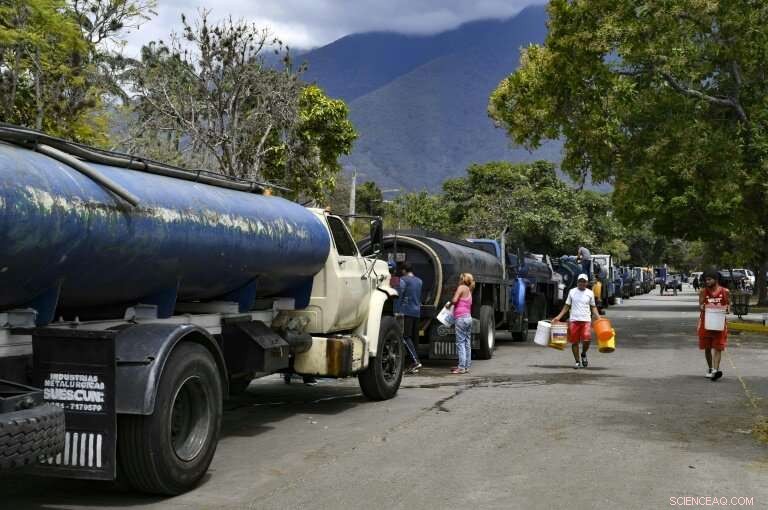Caracas Residents Grapple with Water Crisis Amid Prolonged Power Outages
