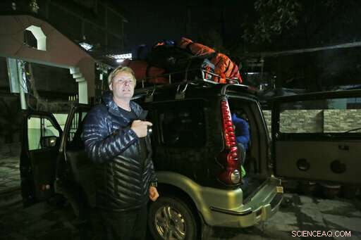 U.S. Researchers Scale Everest to Gather Critical Climate Data