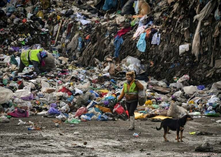 Residents Divided Over Romania s Pata-Rat Landfill, an Environmental Time Bomb