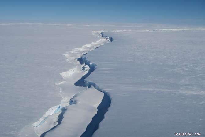 Brunt Ice Shelf Nears Breakoff, Threatening UK Halley Research Station