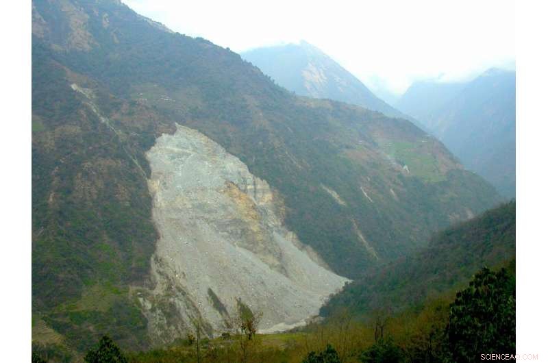 Mineral Traces in Mountain Rivers Reveal Upstream Landslide Activity