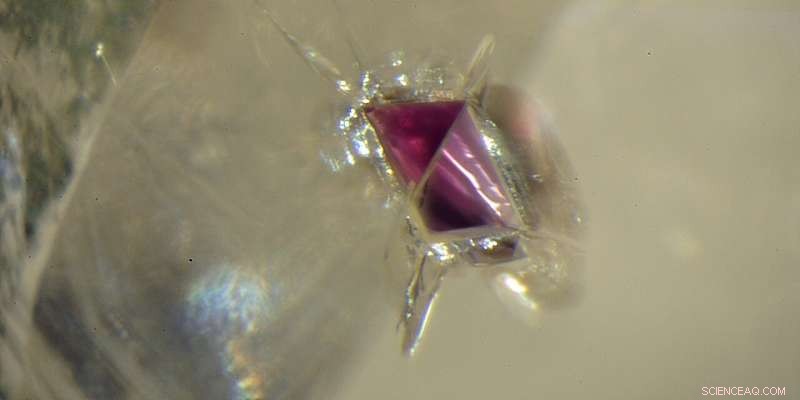 New Research Reveals Lherzolite as Key Source Rock for Diamond Deposits
