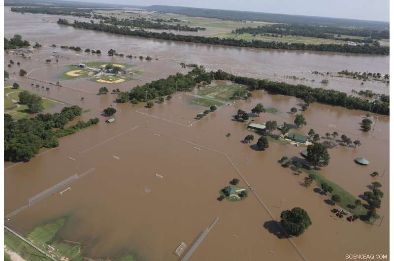 3 Fatalities Reported as Tornado Outbreak Hits Missouri s State Capital