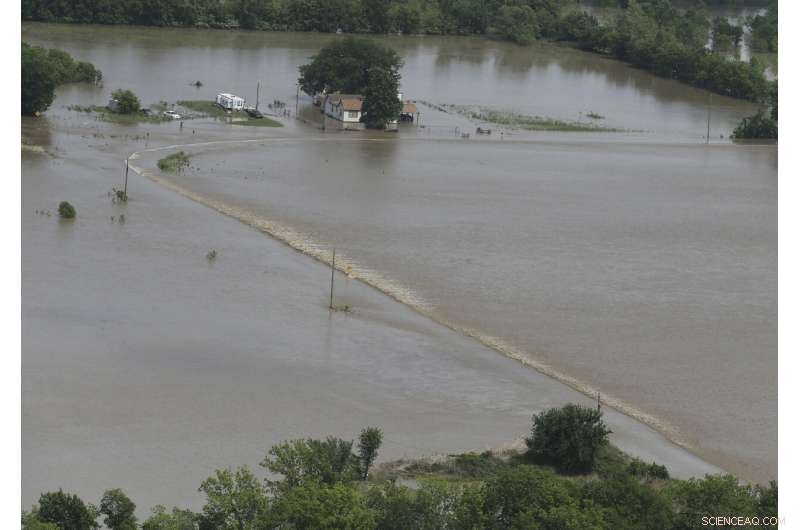 3 Fatalities Reported as Tornado Outbreak Hits Missouri s State Capital