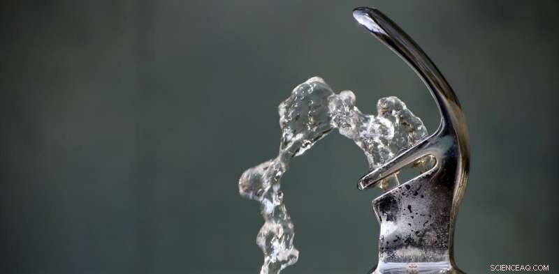 Longer Water Residence Times in Declining Cities Pose Public Health Risks