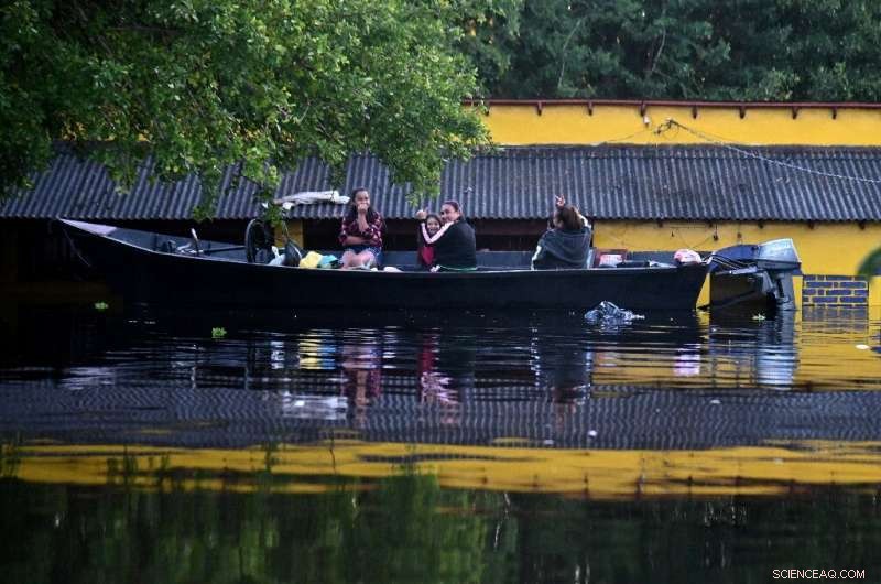 Paraguay River Floods Prompt Mass Evacuation of Thousands