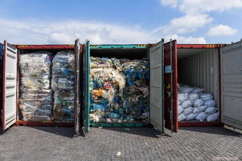 Malaysia Commits to Return Hundreds of Tonnes of Imported Plastic Waste