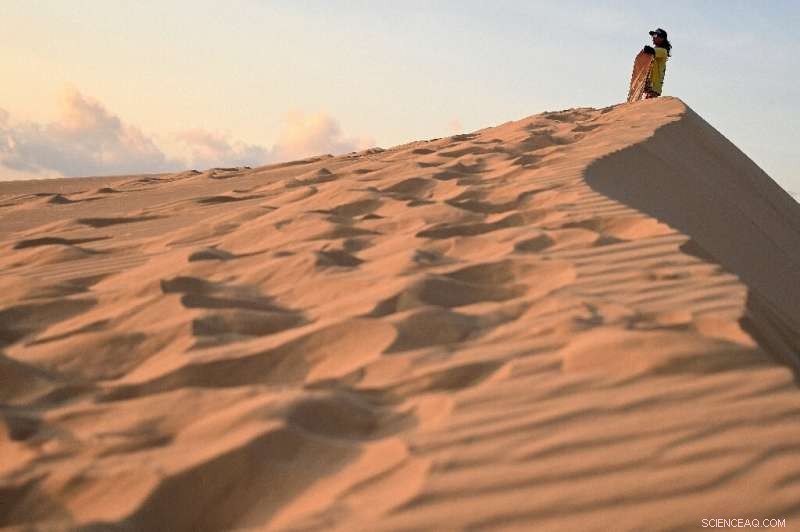 Vietnam s Sandboarding Prodigy: Nguyen Thai Binh Trains on Dunes