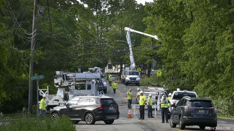 Tornado Alert in the East: Storm Season Creates Uncertainty (Update)