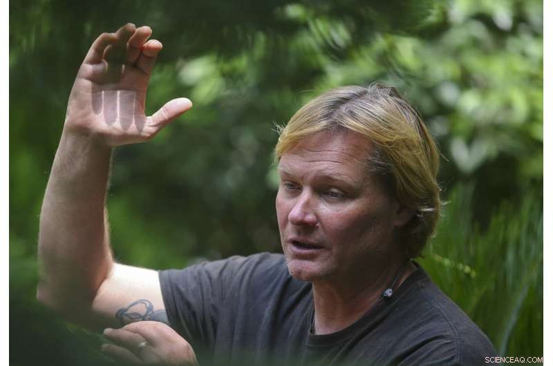 Mount Everest Threatened: Pollution & Glacial Melt Endanger Climbers