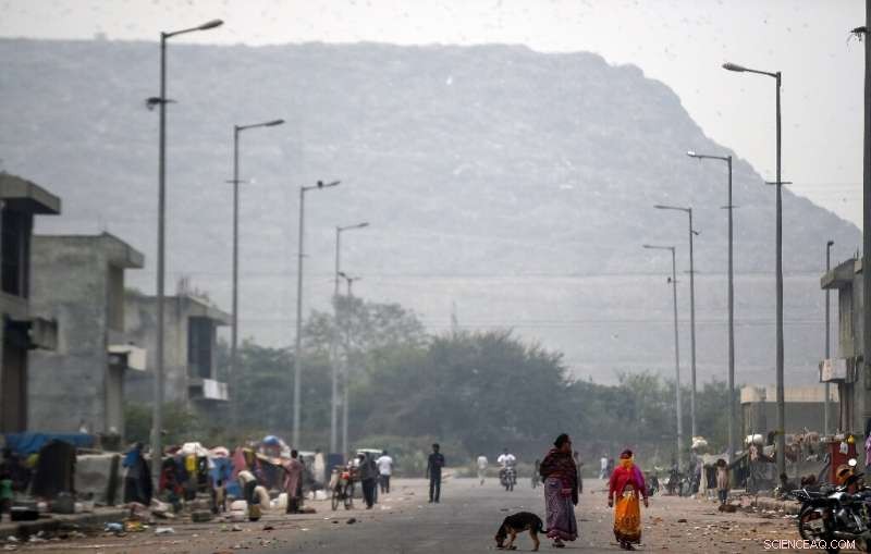 India s Largest Landfill Set to Surpass Taj Mahal in Height