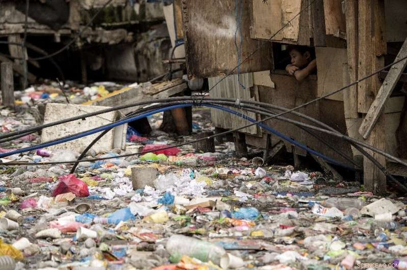How Western Nations Should Handle Hard‑to‑Recycle Plastic Waste