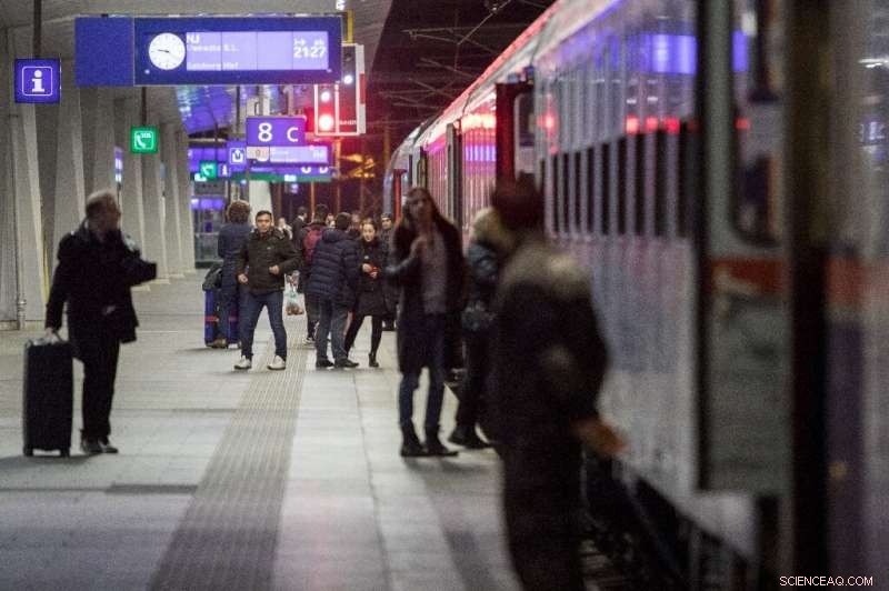 Aviation Industry Faces Growing Pressure to Reduce Climate Impact