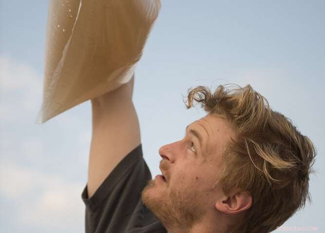 Organic Carbon Sequestered in Sediments Keeps Earth’s Atmosphere Oxygen‑Rich