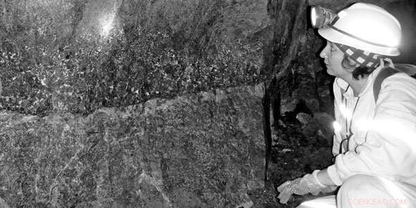 How Platinum Deposits Form in South Africa’s Bushveld Complex – New Field Insights