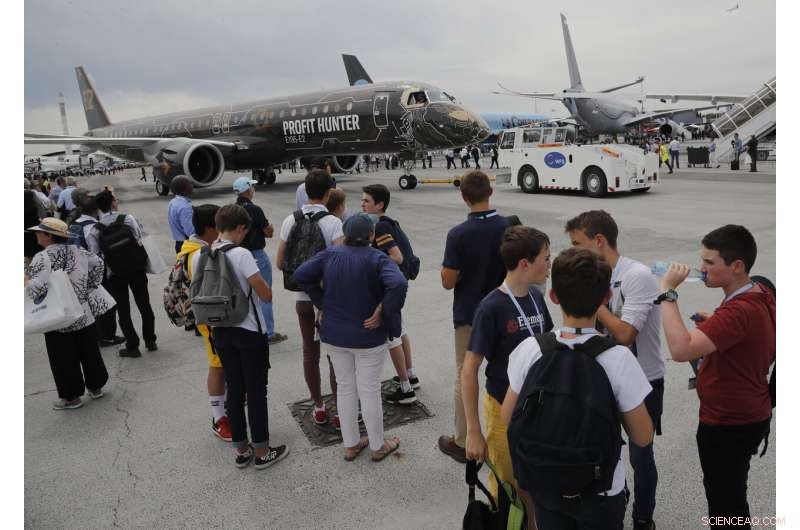 Aviation Industry Commits to Cleaner Flights Amid Growing Pressure