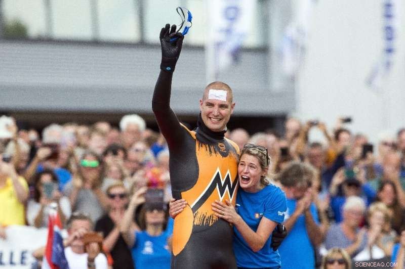 Dutch Swimmer Completes Epic Ice‑Skating Route Marathon as Climate Change Threatens Tradition