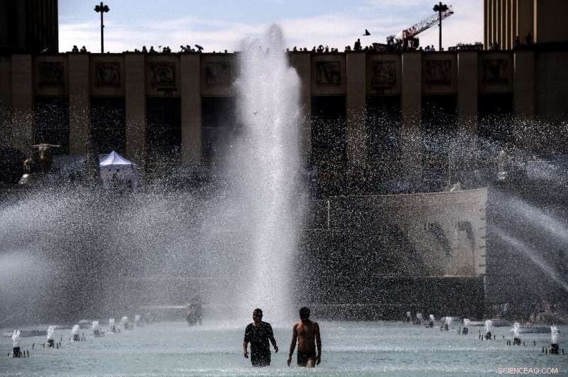 EU Issues Heatwave Alerts: Health Warnings and Speed Limits on German Motorways