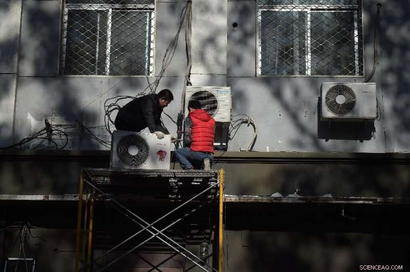 Heatwaves Turn Cities into Hot Islands: Understanding Urban Heat Sink Effects