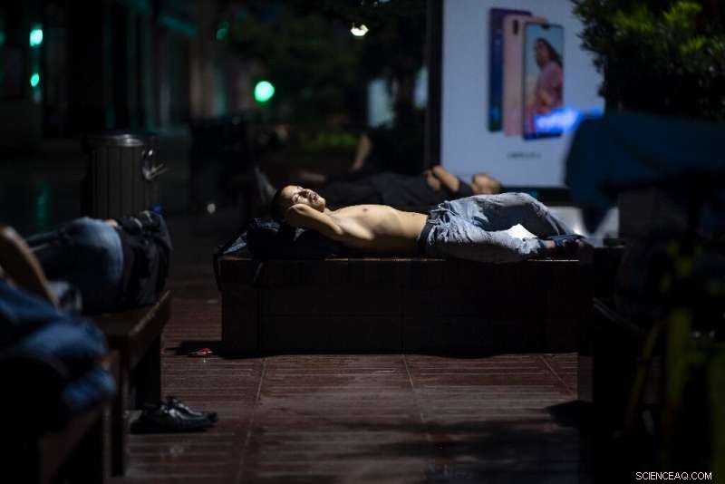 Heatwaves Turn Cities into Hot Islands: Understanding Urban Heat Sink Effects