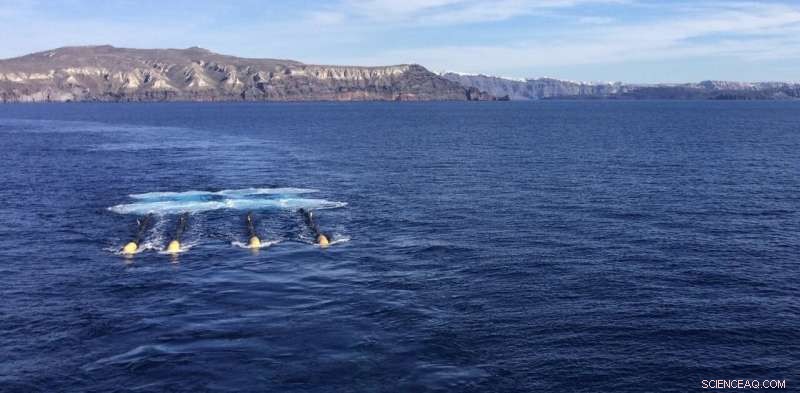 Using Sonic Imaging, Scientists Reveal Hidden Dynamics Beneath Santorini s Volcano