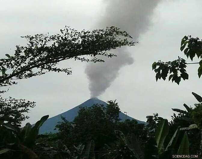 Ulawun Volcano Erupts in PNG, Forcing Residents to Evacuate