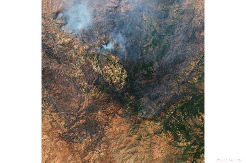 Arizona Wildfire: Visualizing the Burning Superstition Mountains