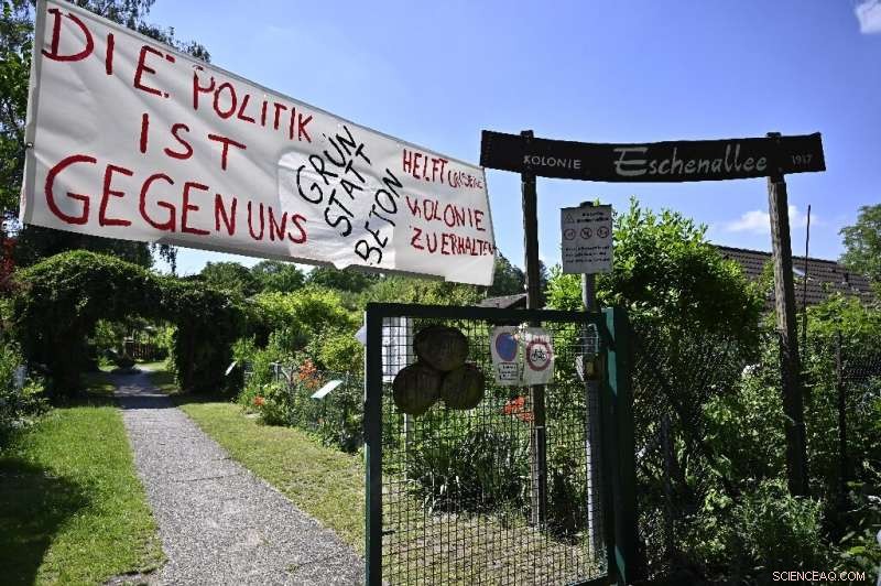 Berlin Gardeners Stand Strong Against Property Developers