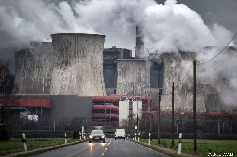 Britain Sets 2050 Net‑Zero Emissions Target, Leading Global Climate Effort