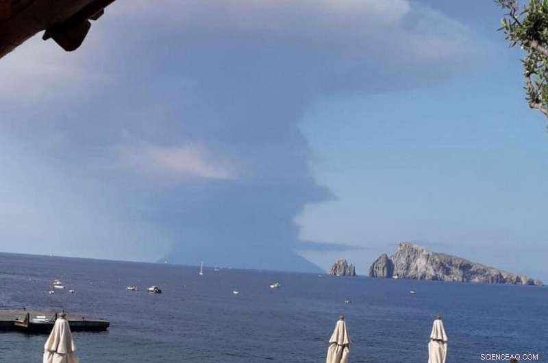 Stromboli Volcano Erupts, Killing One Tourist and Prompting Evacuation of 30