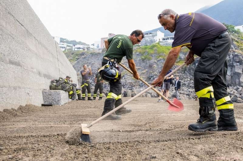 Stromboli Begins Ash Cleanup After Fatal Volcanic Eruption