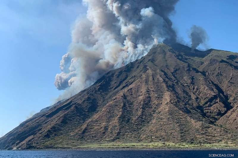 Stromboli Begins Ash Cleanup After Fatal Volcanic Eruption