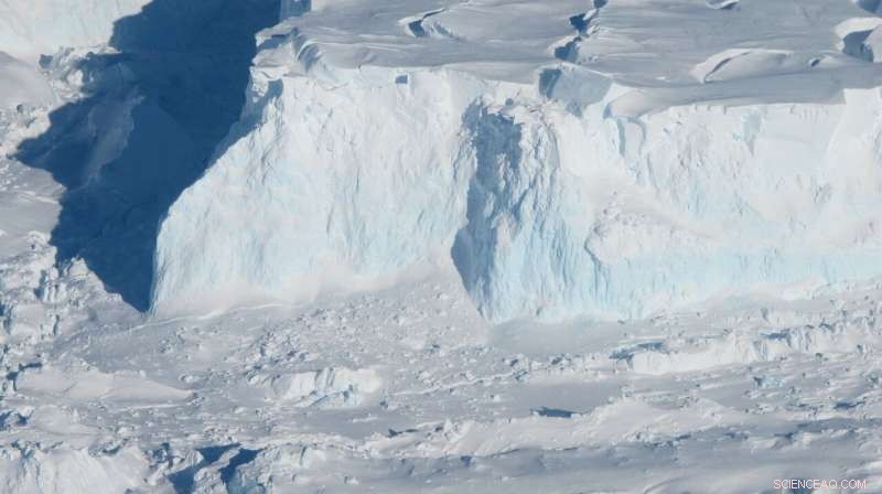 Antarctic Ice Instability Drives Rapid Sea‑Level Rise, Scientists Warn