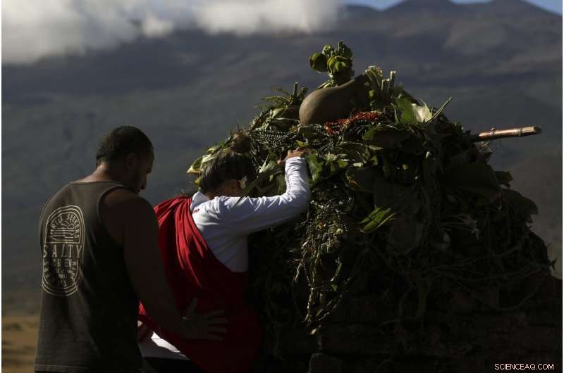 Hawaiian Activists Unite to Block Mauna Kea Telescope, Threatening Scientific Summit